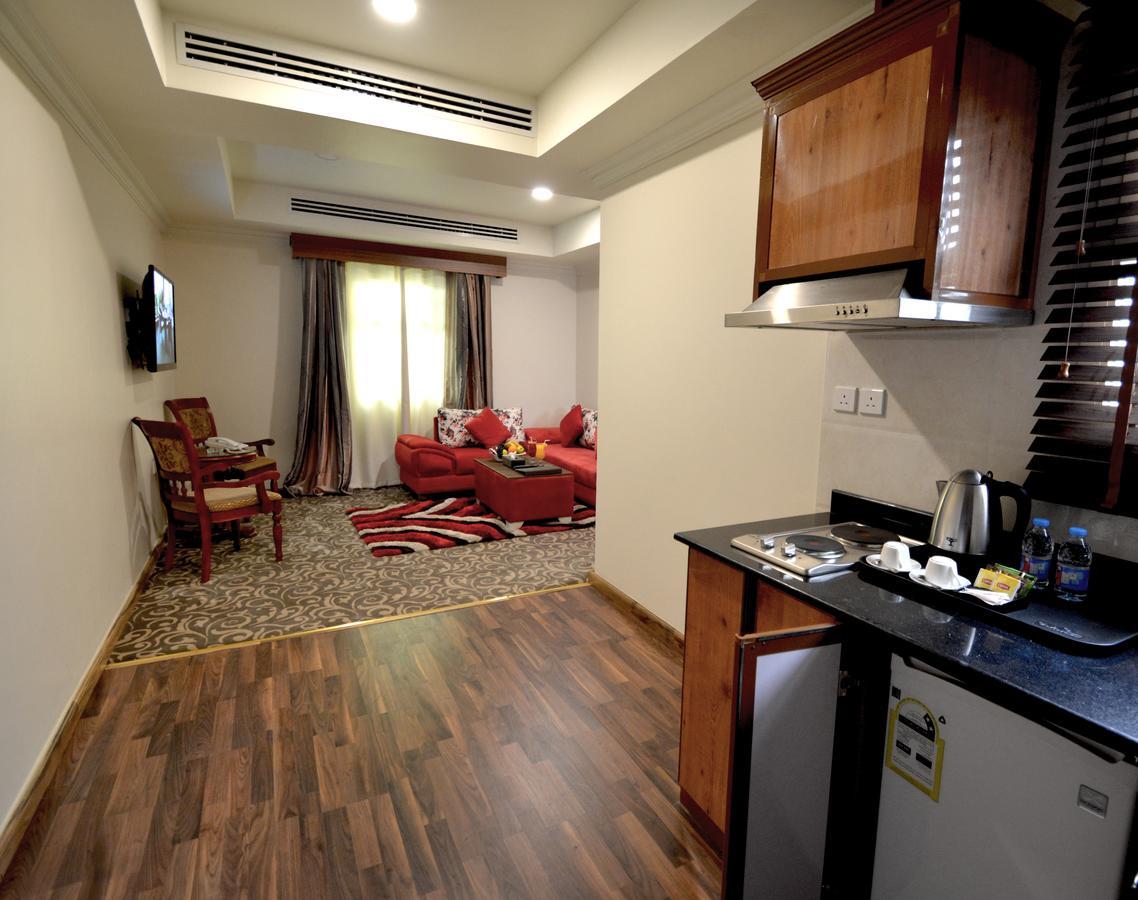 Grandeur East Aparthotel Khobar Bagian luar foto