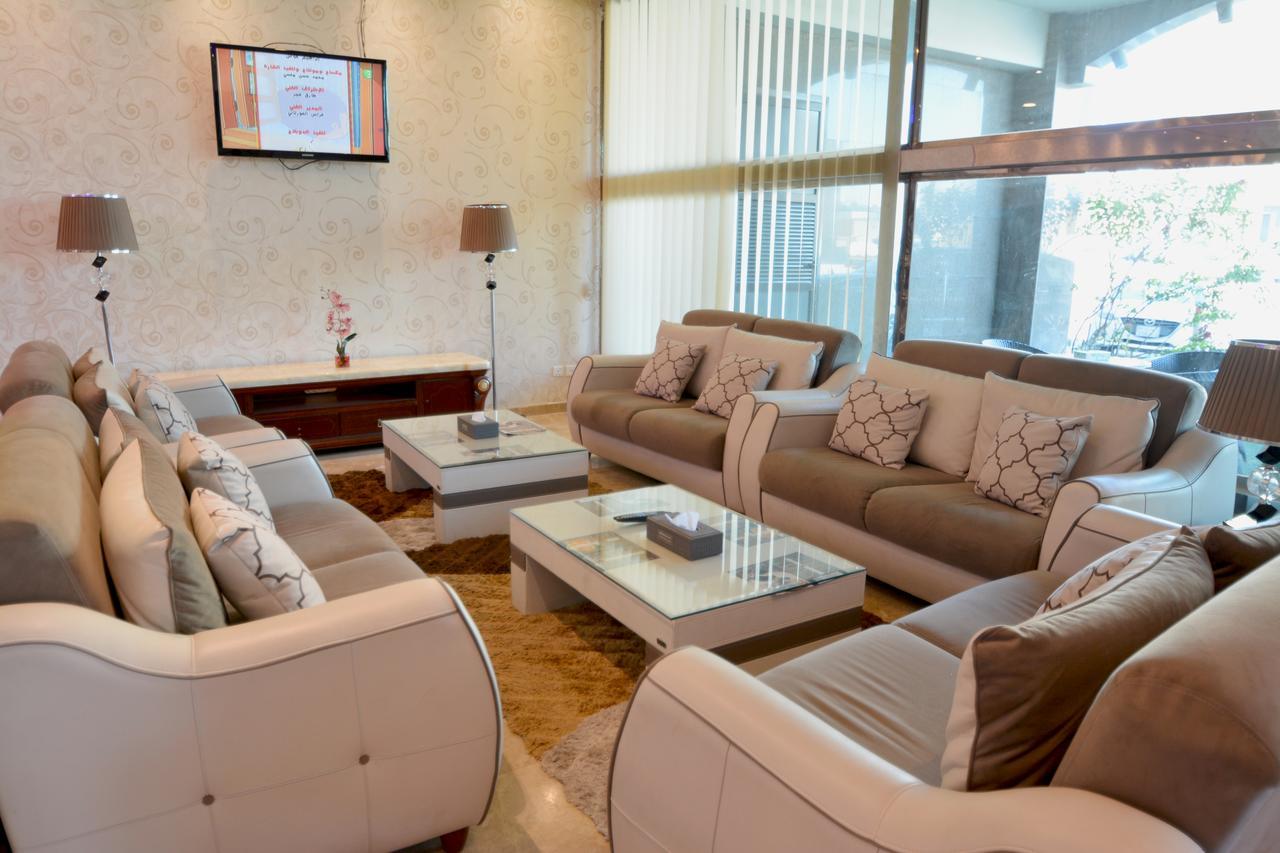 Grandeur East Aparthotel Khobar Bagian luar foto
